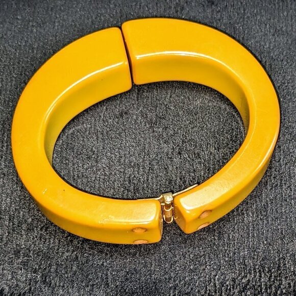 Bakelite 1940s Butterscotch Bracelet - Picture 9 of 11